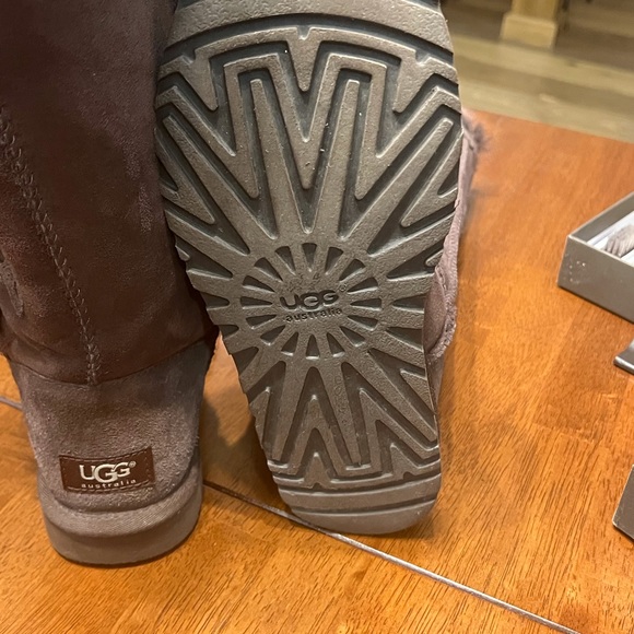 Tall UGG button boots size 8 with cleaning kit - Picture 9 of 14